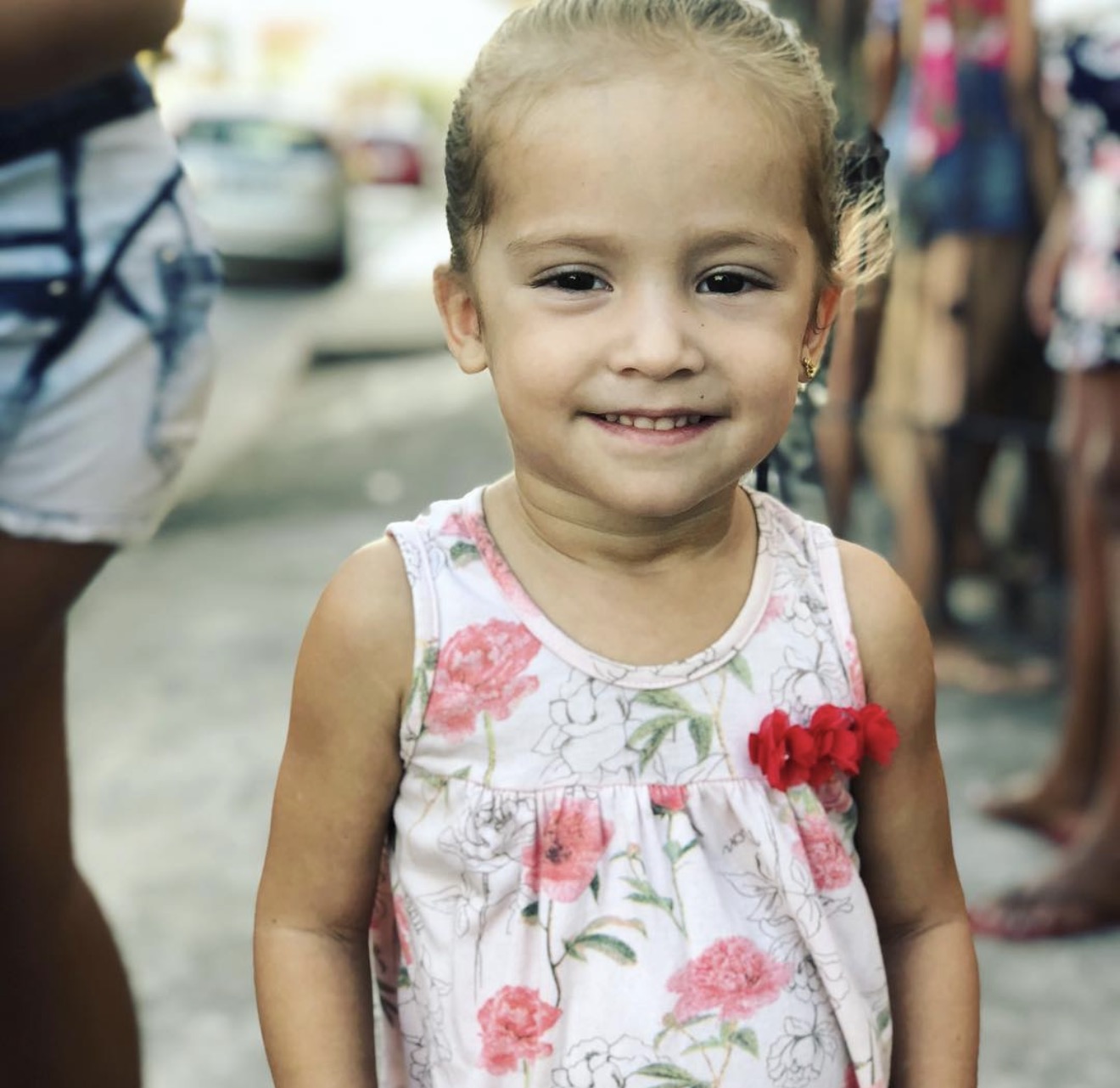 Criança sorrindo em atividade do instituto